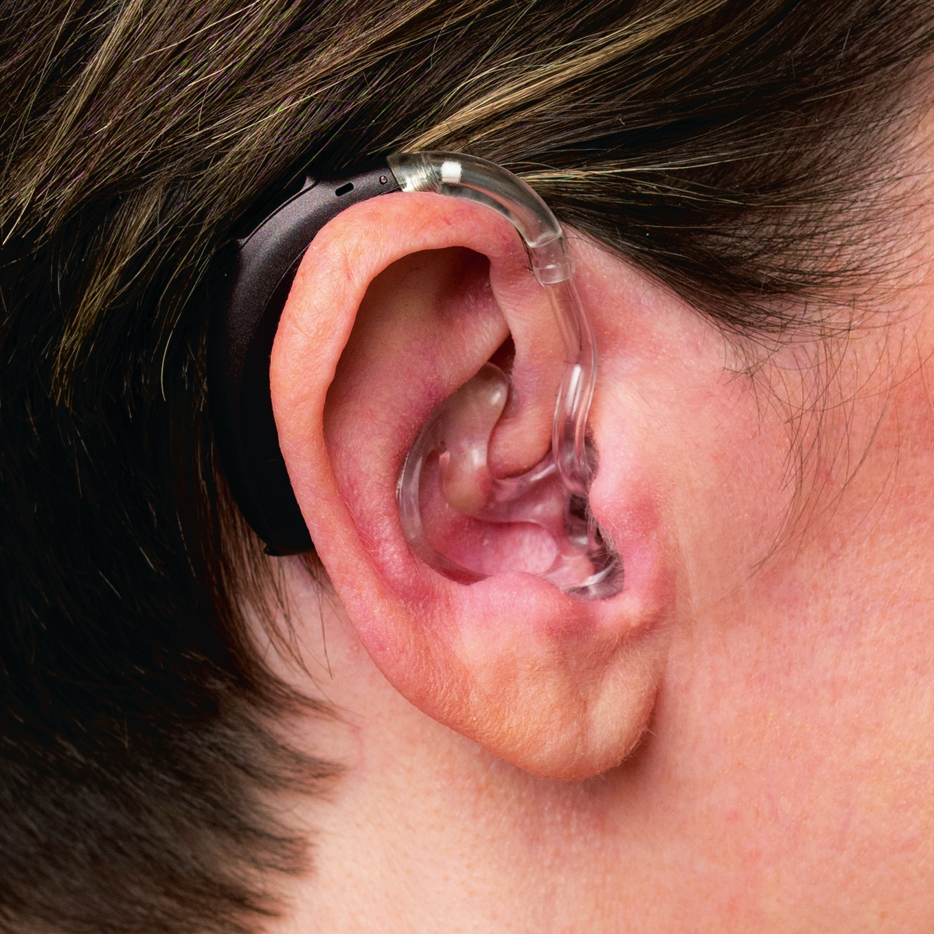 PH Pic BTE device female ear